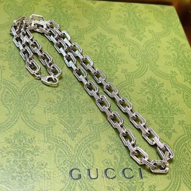 G*u*i necklaces